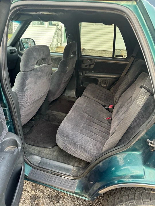 1997 Chevrolet S-10 Blazer 2nd Gen - Image 8 of 14