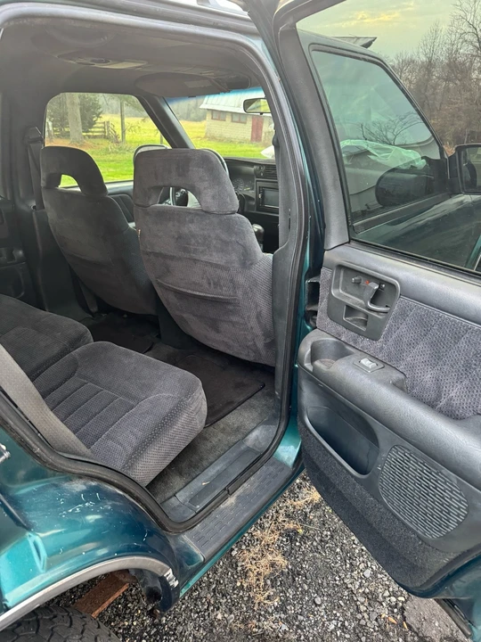 1997 Chevrolet S-10 Blazer 2nd Gen - Image 9 of 14