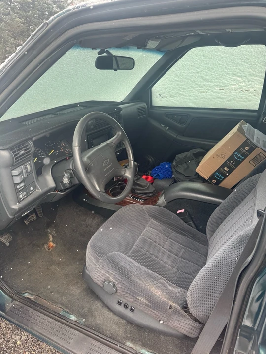 1997 Chevrolet S-10 Blazer 2nd Gen - Image 6 of 14