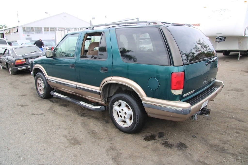 1997 Chevrolet S-10 Blazer 2nd Gen - Image 3 of 21
