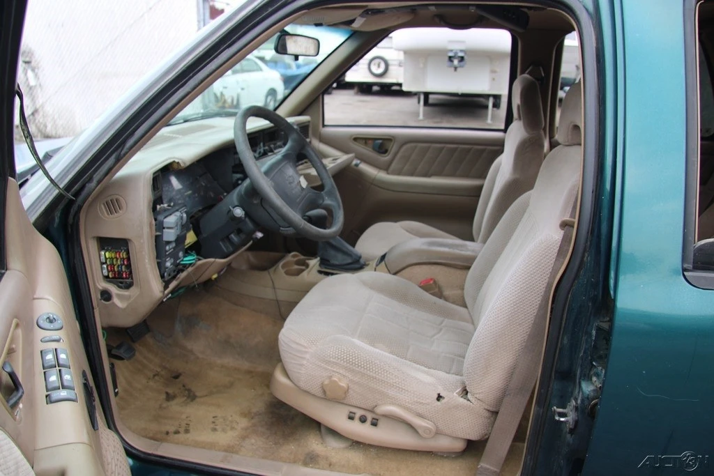 1997 Chevrolet S-10 Blazer 2nd Gen - Image 11 of 21