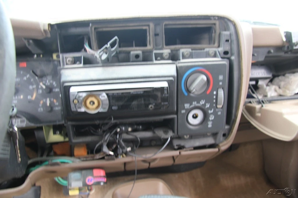 1997 Chevrolet S-10 Blazer 2nd Gen - Image 15 of 21
