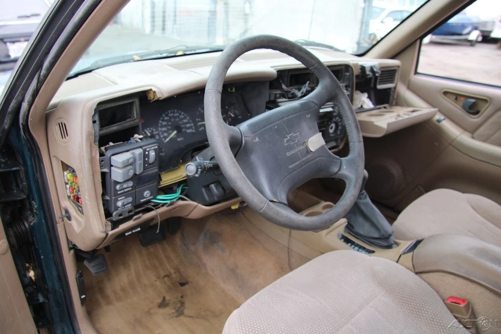 1997 Chevrolet S-10 Blazer 2nd Gen - Image 12 of 21