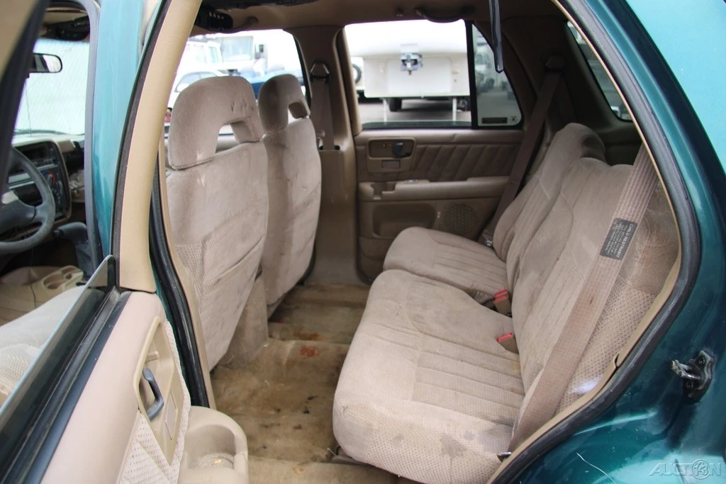 1997 Chevrolet S-10 Blazer 2nd Gen - Image 18 of 21