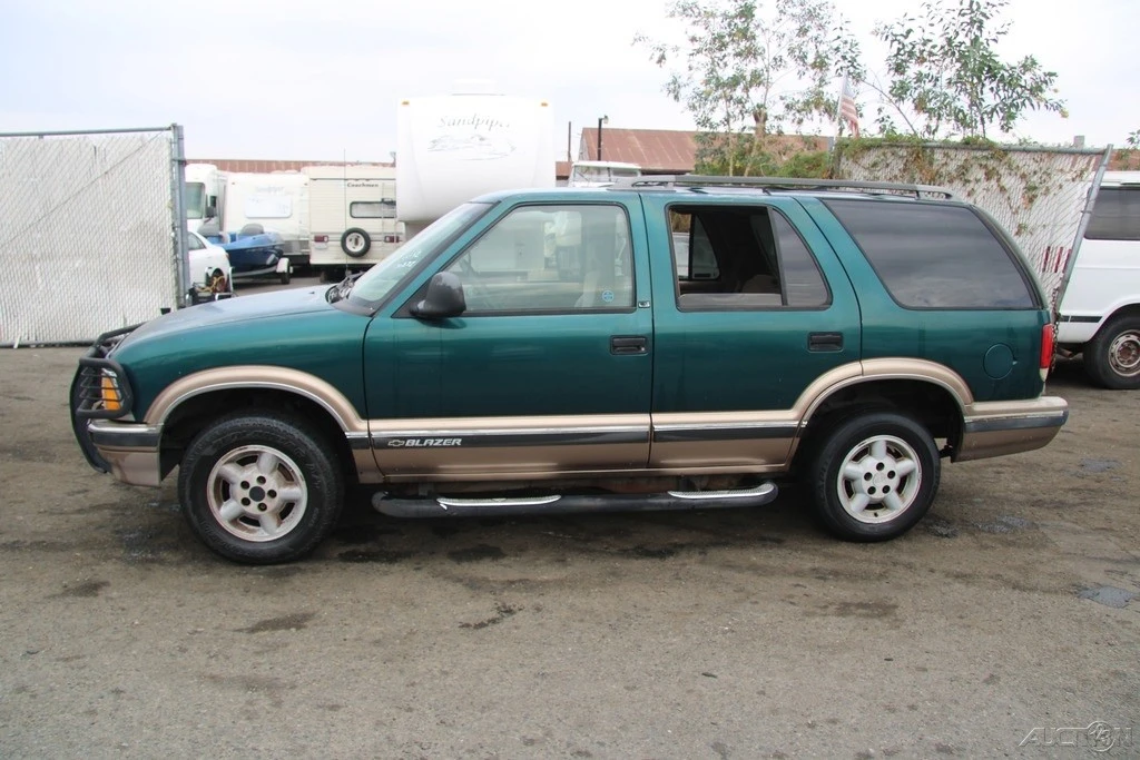 1997 Chevrolet S-10 Blazer 2nd Gen - Image 2 of 21