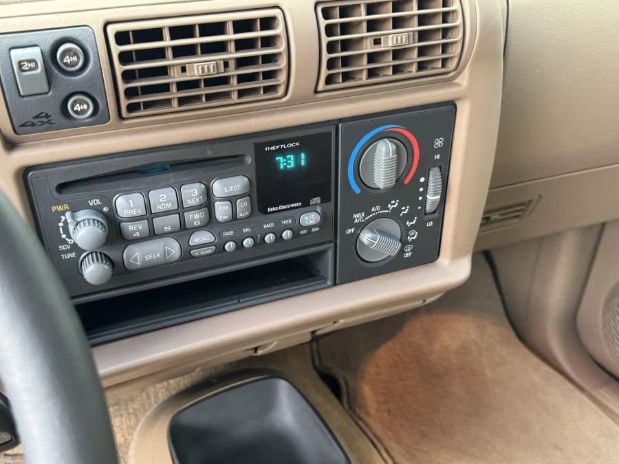 1997 Chevrolet Blazer - Image 8 of 11