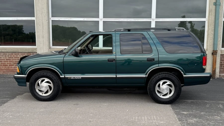 1997 Chevrolet Blazer - Image 2 of 11
