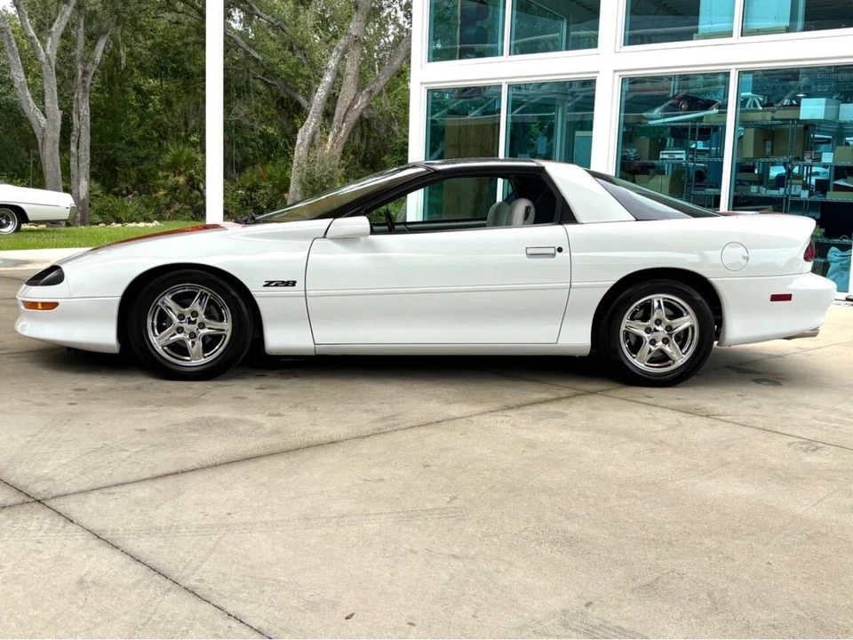 1997 Chevrolet Camaro 4th Gen - Image 10 of 31
