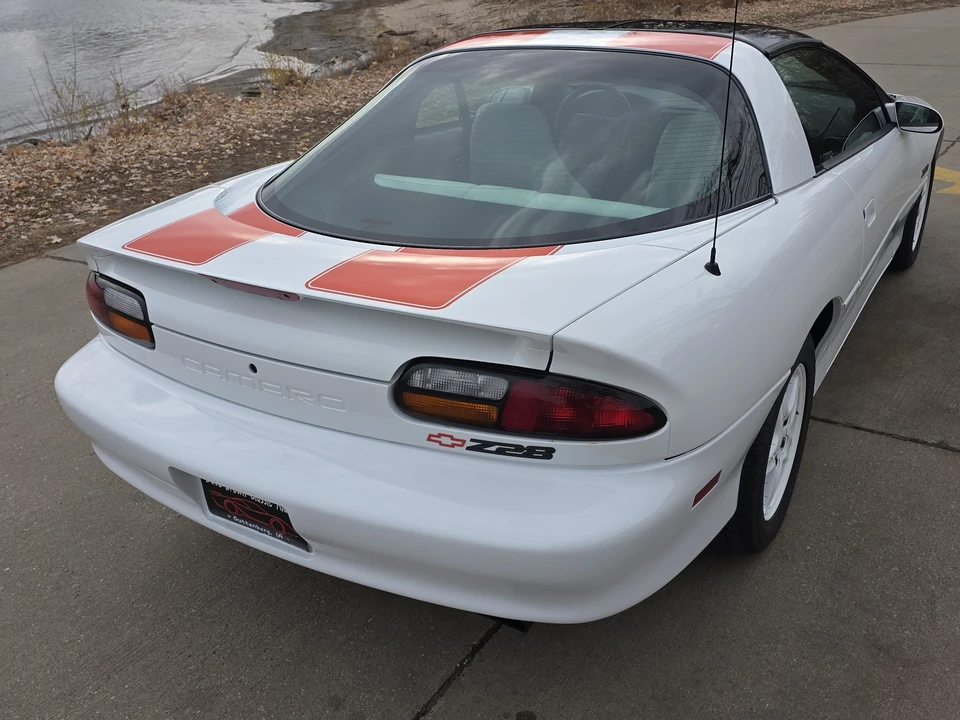 1997 Chevrolet Camaro 4th Gen - Image 18 of 31
