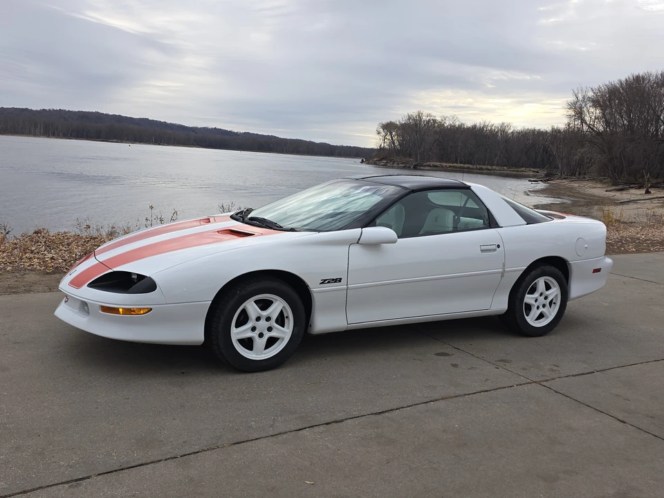 1997 Chevrolet Camaro 4th Gen - Image 2 of 31