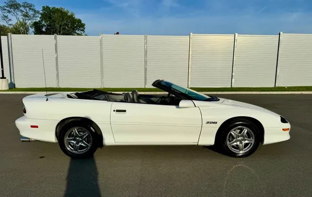 1997 Chevrolet Camaro 4th Gen - Image 9 of 31