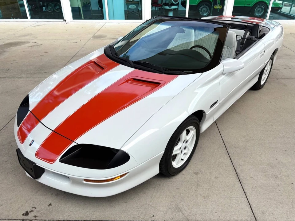 1997 Chevrolet Camaro - Image 21 of 31