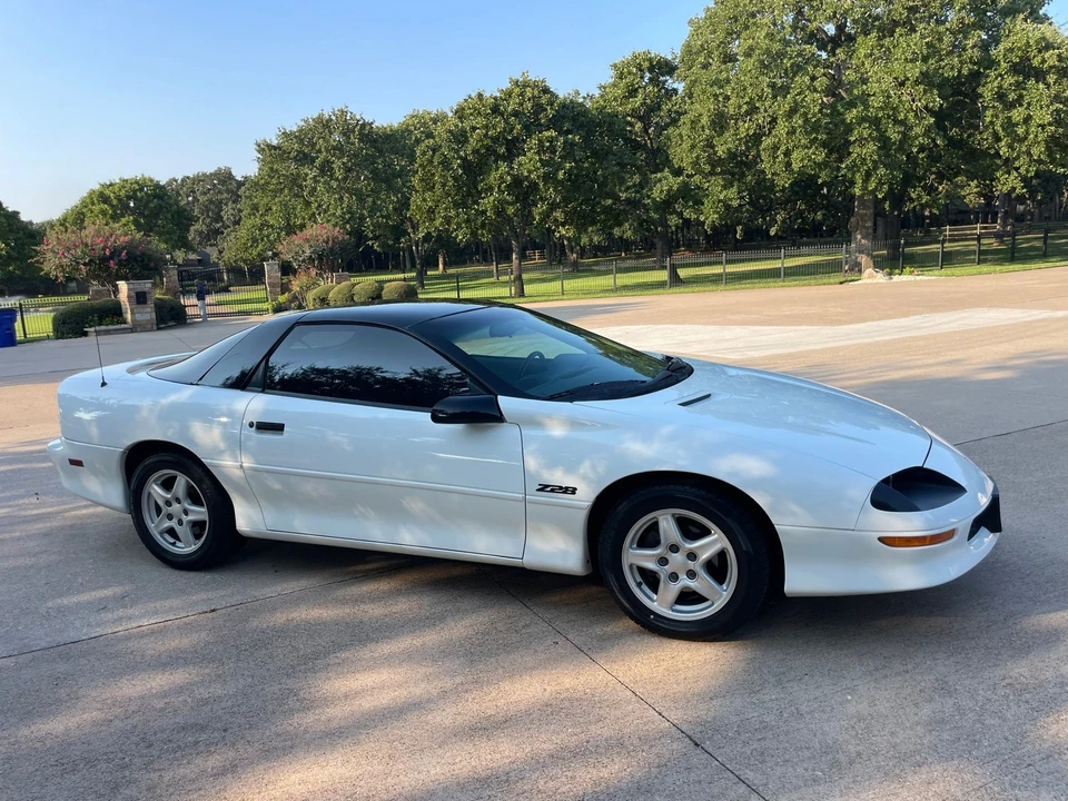 1997 Chevrolet Camaro 4th Gen - Image 2 of 21