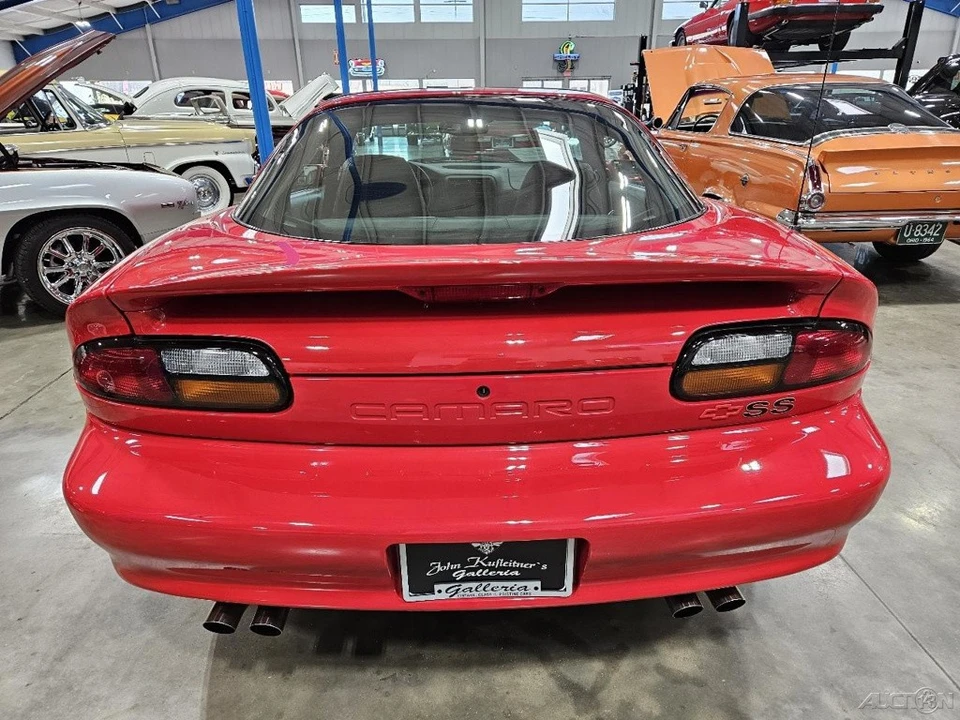1997 Chevrolet - Image 3 of 16