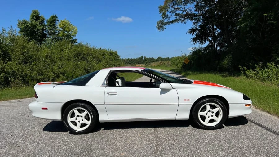1997 Chevrolet Camaro SS 4th Gen - Image 2 of 17
