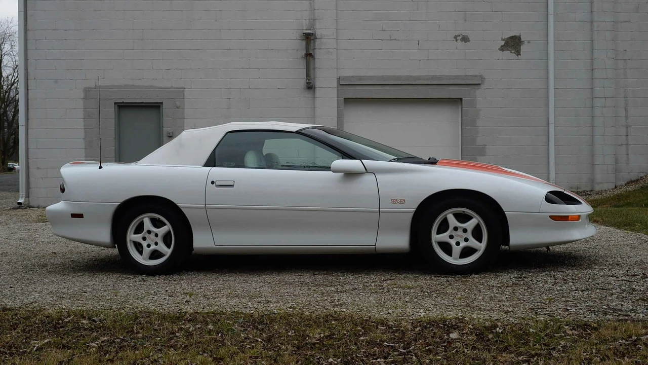 1997 Chevrolet Camaro SS 4th Gen - Image 2 of 10