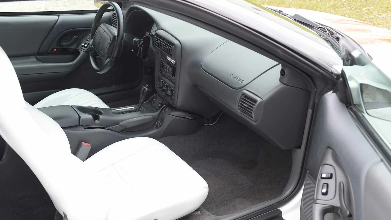 1997 Chevrolet Camaro SS 4th Gen - Image 6 of 10