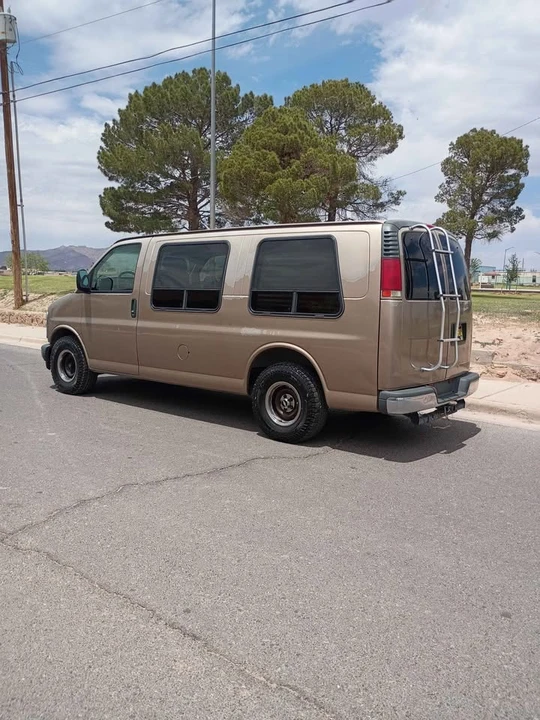 1997 Chevrolet Express - Image 4 of 12