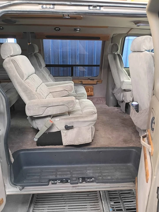 1997 Chevrolet Express - Image 11 of 12