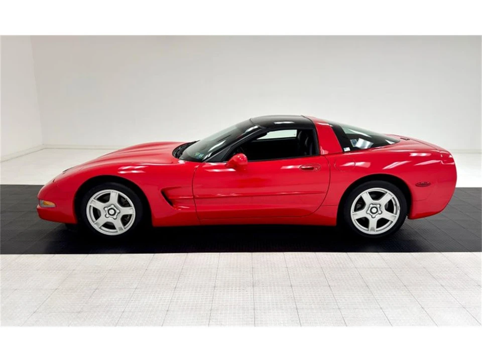 1997 Chevrolet Corvette C5 - Image 2 of 31