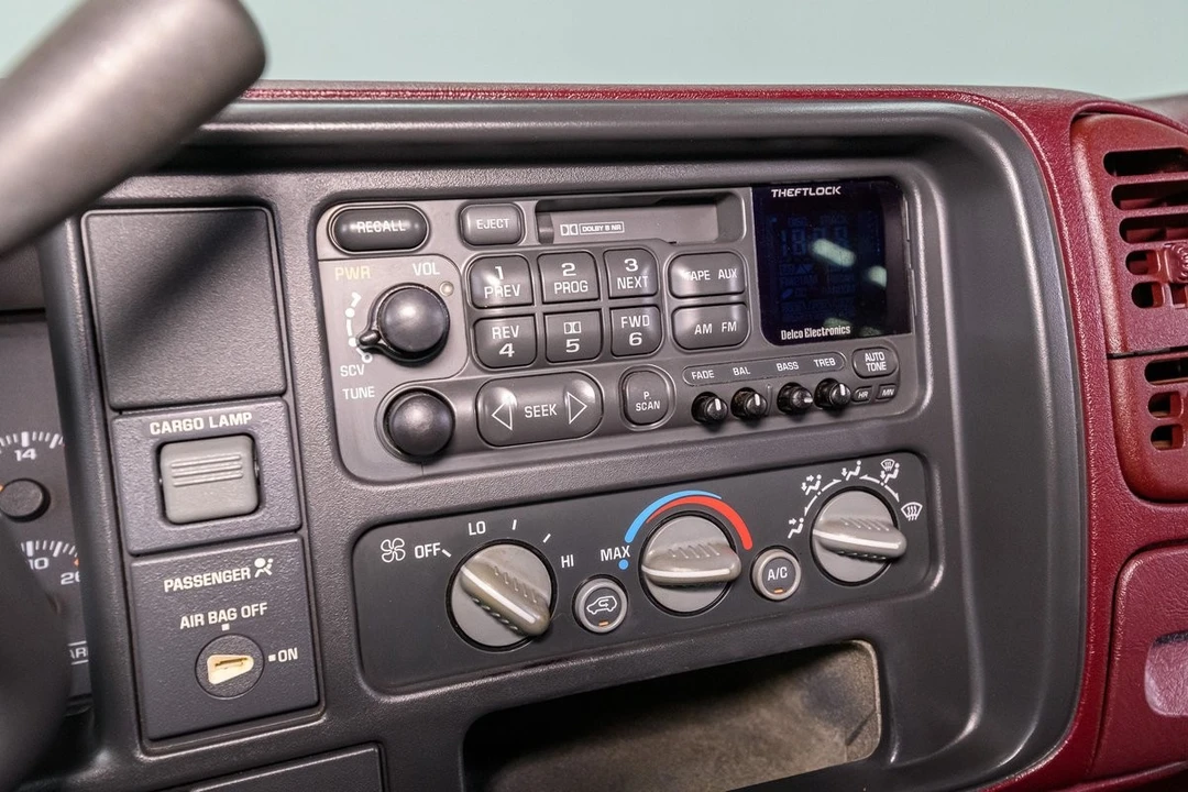 1997 Chevrolet - Image 16 of 31