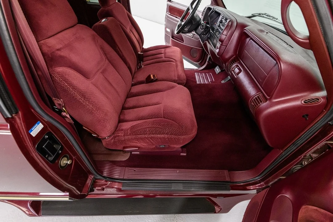1997 Chevrolet - Image 21 of 31
