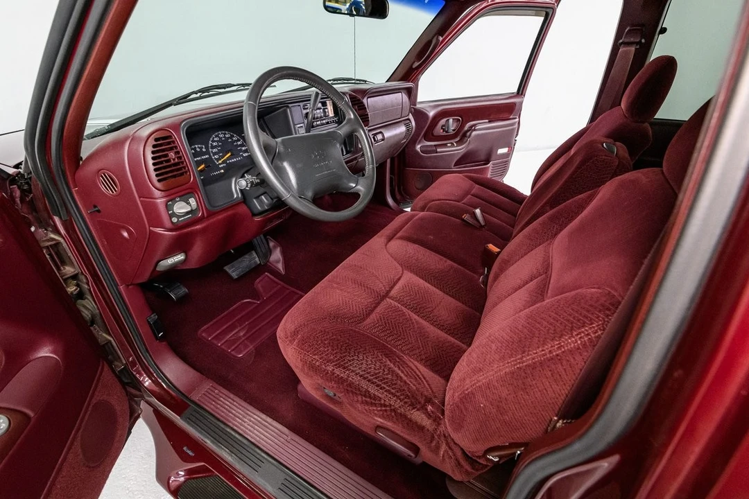 1997 Chevrolet - Image 17 of 31