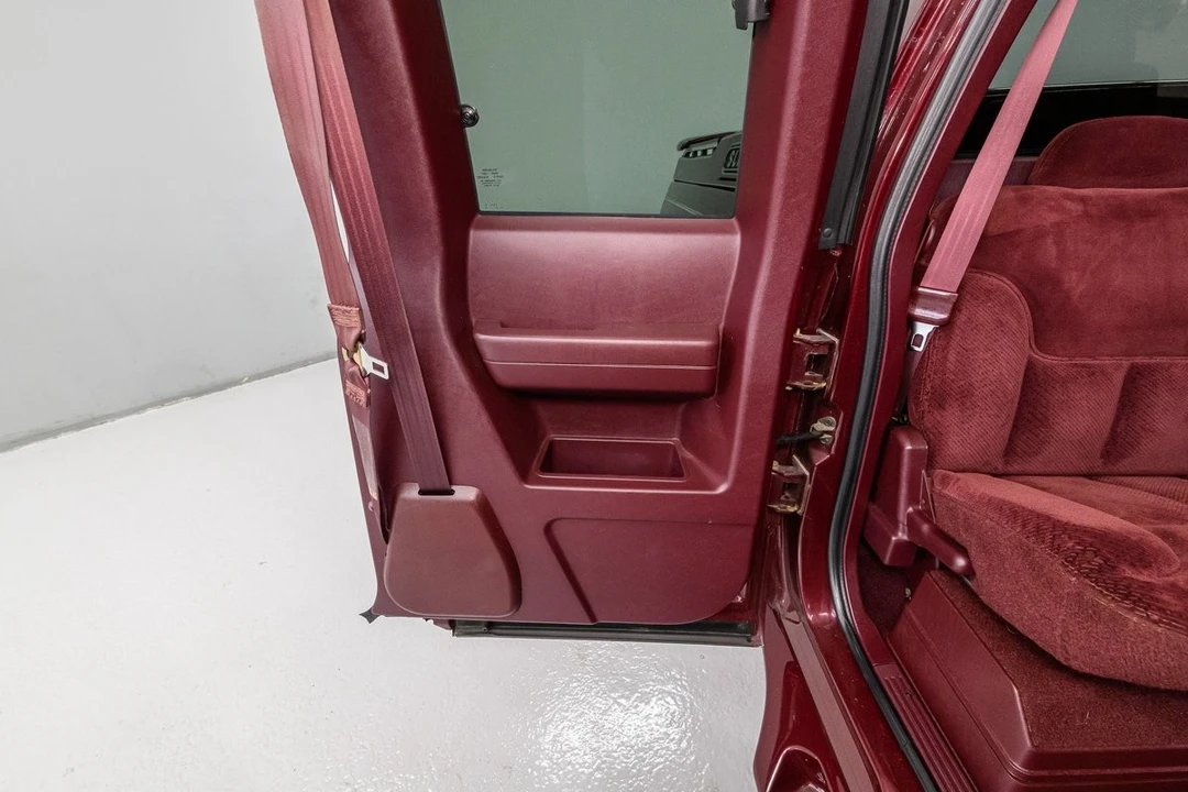 1997 Chevrolet - Image 12 of 31