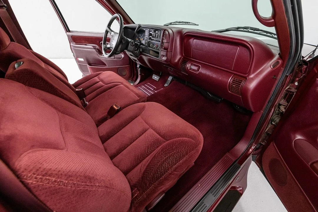 1997 Chevrolet - Image 20 of 31