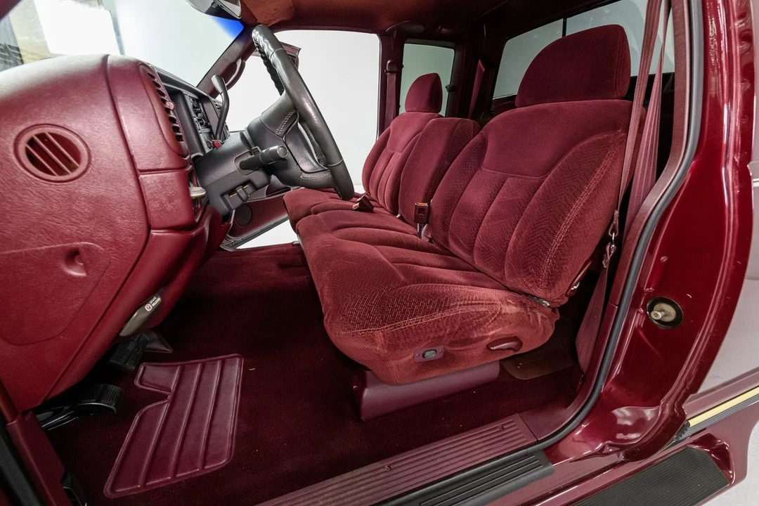 1997 Chevrolet - Image 25 of 31