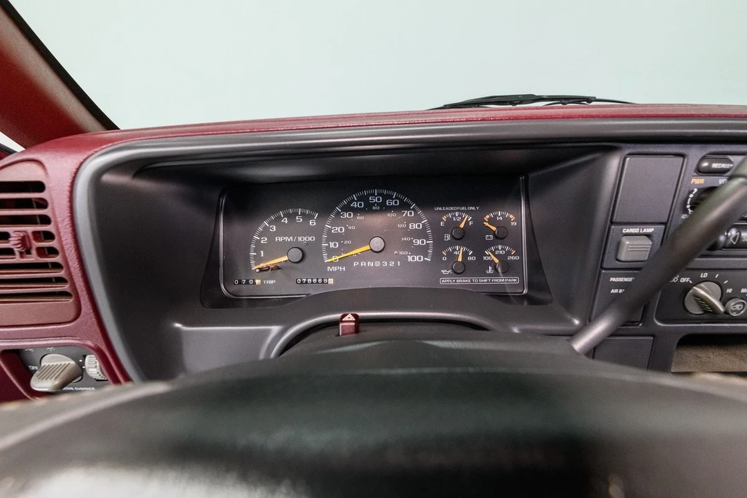 1997 Chevrolet - Image 13 of 31