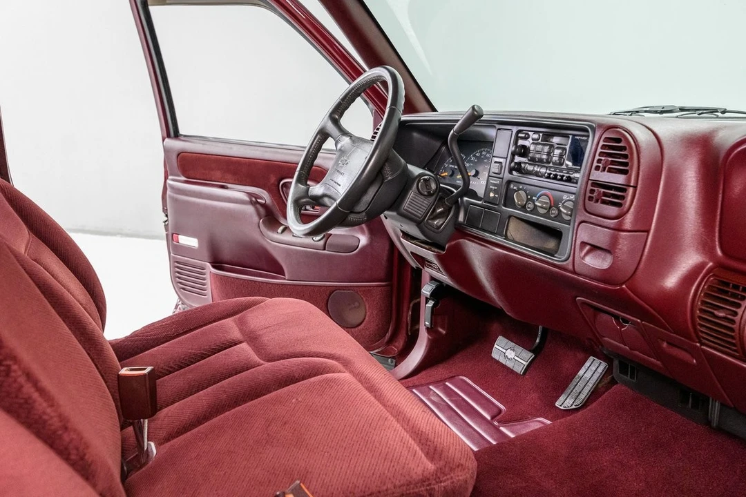 1997 Chevrolet - Image 23 of 31