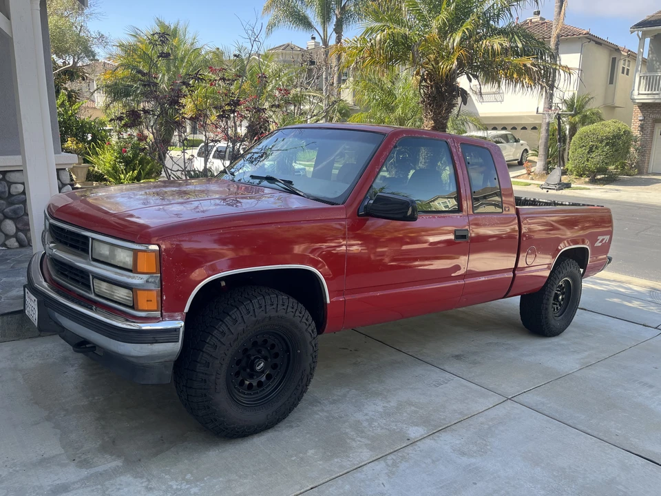 1997 Chevrolet Silverado - Image 2 of 31