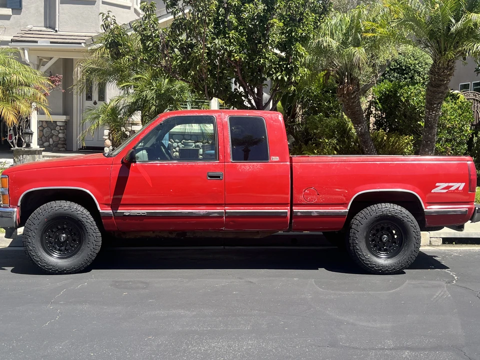 1997 Chevrolet Silverado - Image 4 of 31