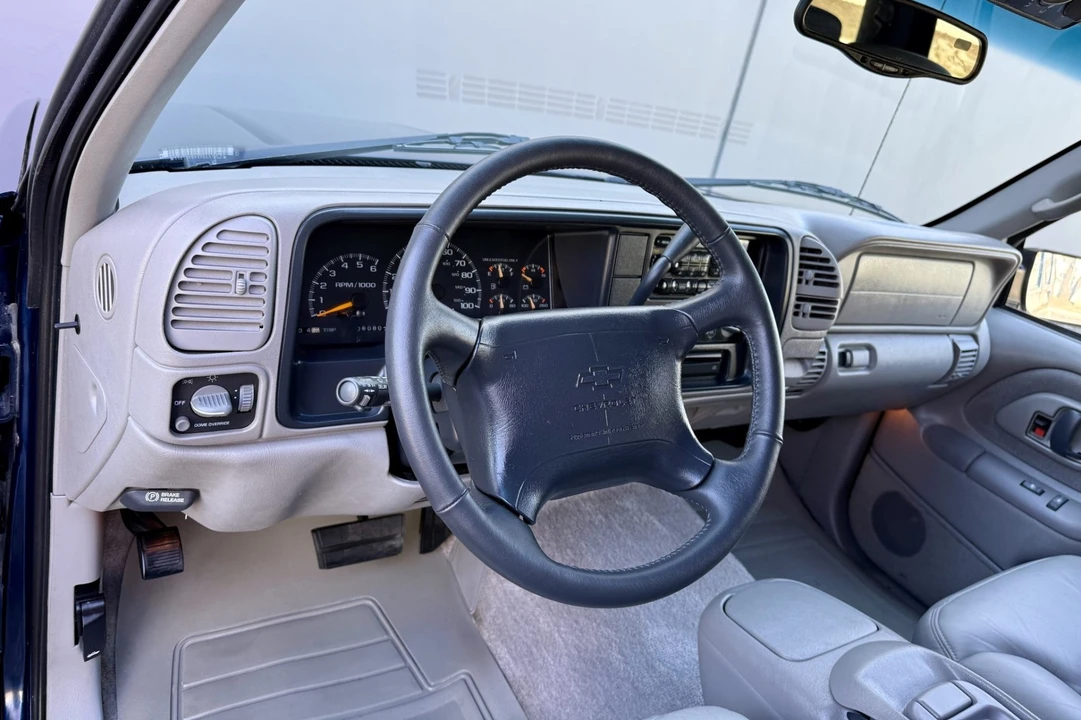 1997 Chevrolet Suburban 8th Gen - Image 5 of 7