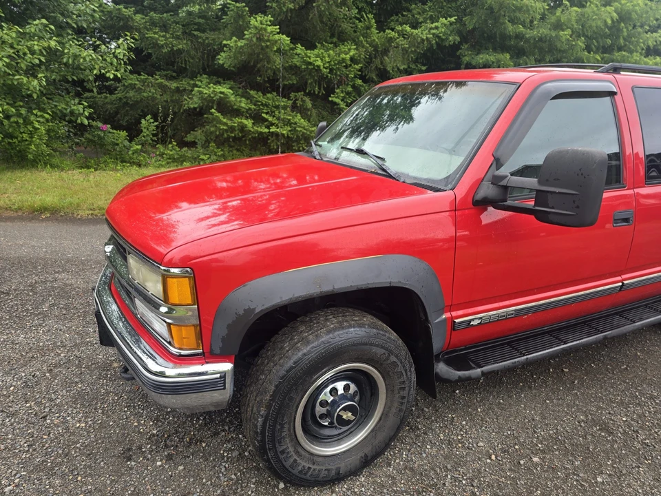 1997 Chevrolet Suburban 8th Gen - Image 6 of 31