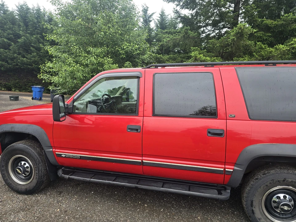 1997 Chevrolet Suburban 8th Gen - Image 8 of 31