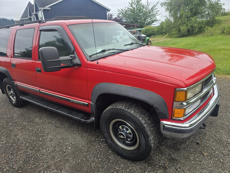 1997 Chevrolet Suburban 8th Gen - Image 2 of 31