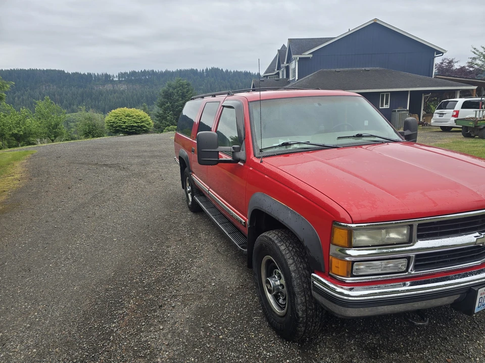 1997 Chevrolet Suburban 8th Gen - Image 3 of 31