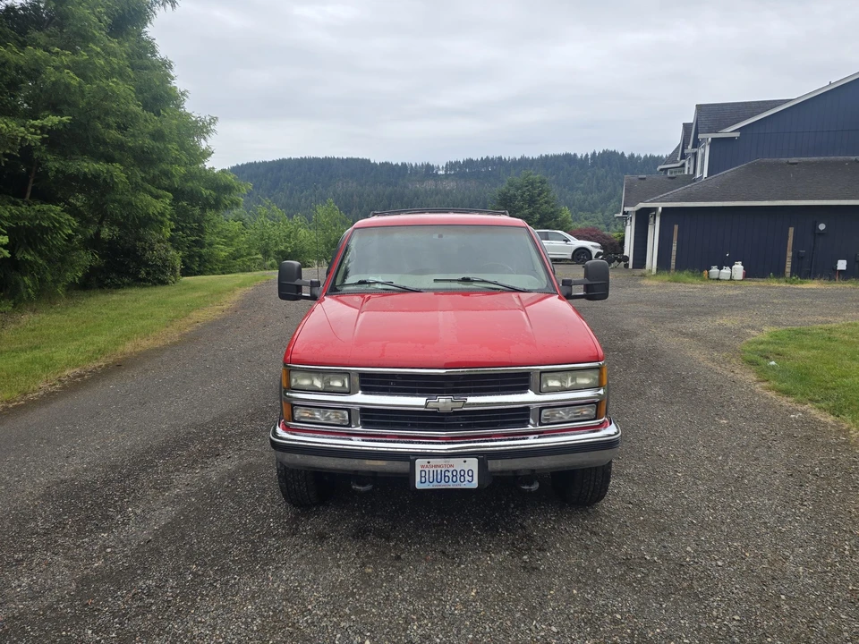 1997 Chevrolet Suburban 8th Gen - Image 4 of 31