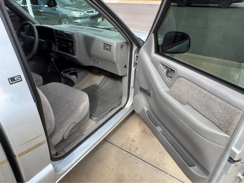 1997 Chevrolet S-10 - Image 6 of 10