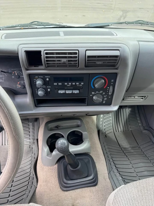 1997 Chevrolet S-10 - Image 9 of 10