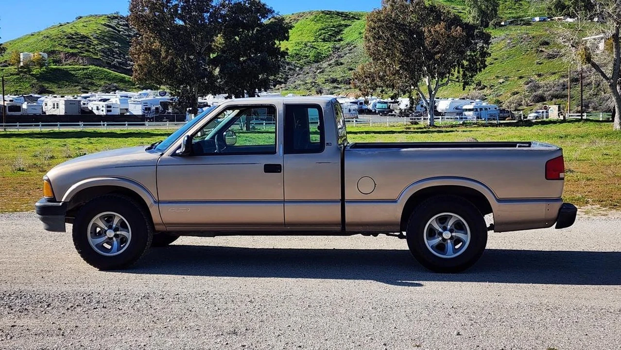 1997 Chevrolet S-10 - Image 12 of 21
