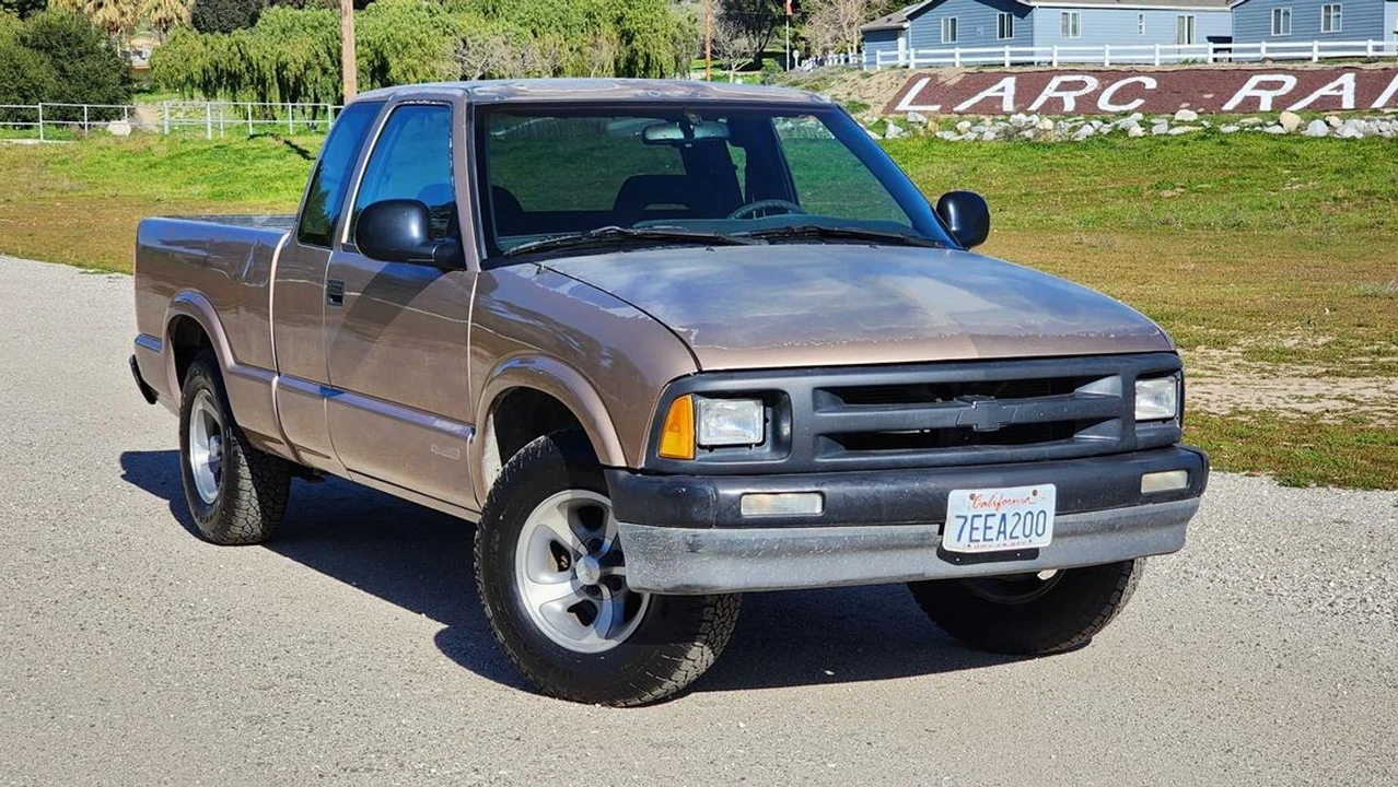 1997 Chevrolet S-10 - Image 4 of 21