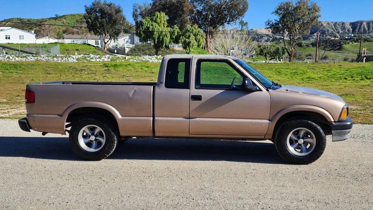 1997 Chevrolet S-10 - Image 13 of 21