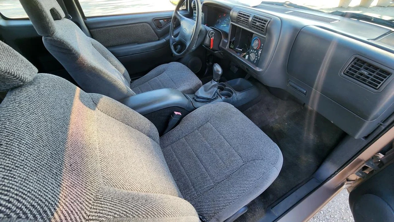 1997 Chevrolet S-10 - Image 10 of 21