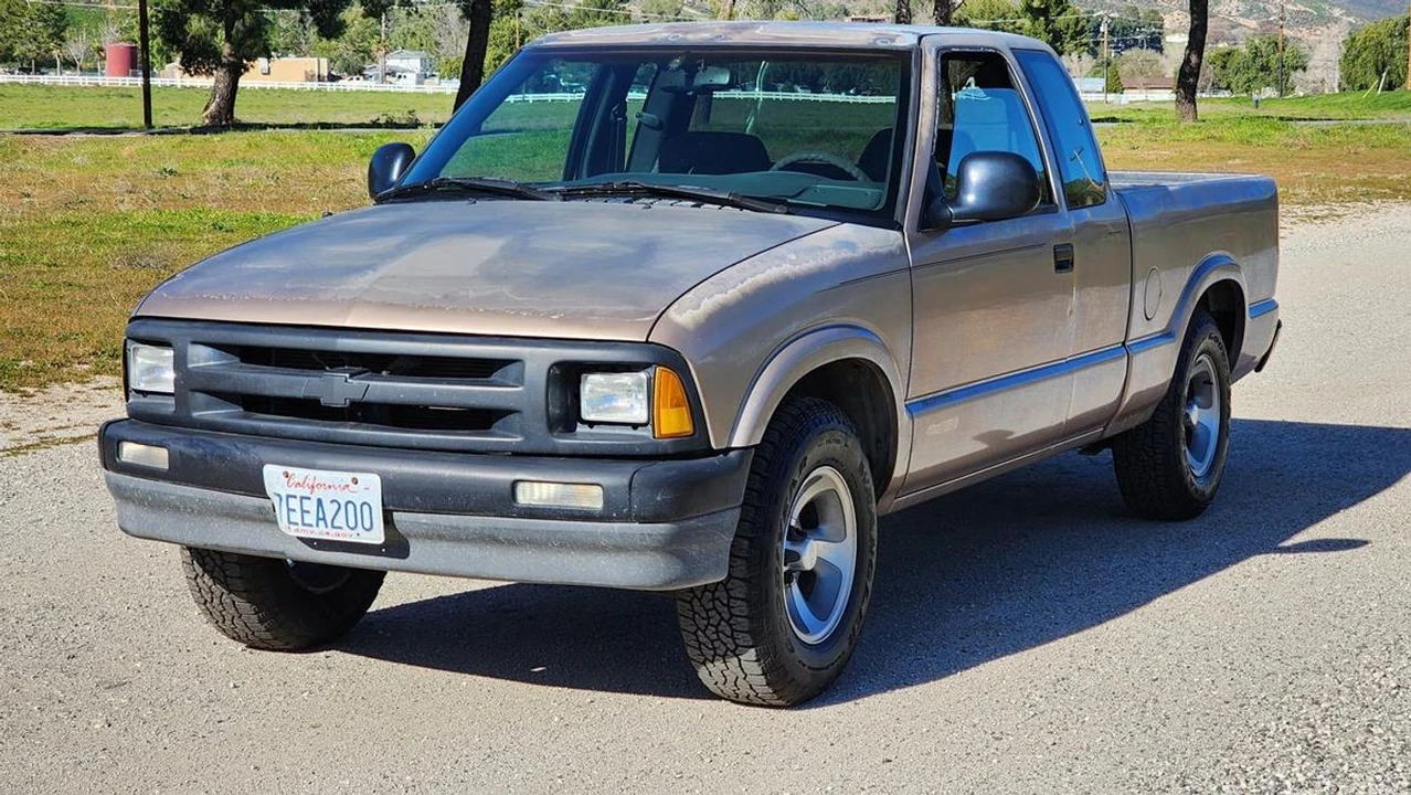 1997 Chevrolet S-10 - Image 5 of 21