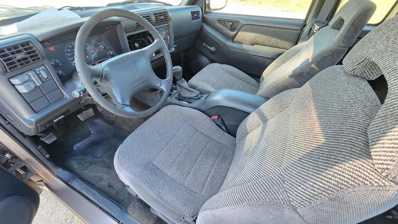 1997 Chevrolet S-10 - Image 9 of 21