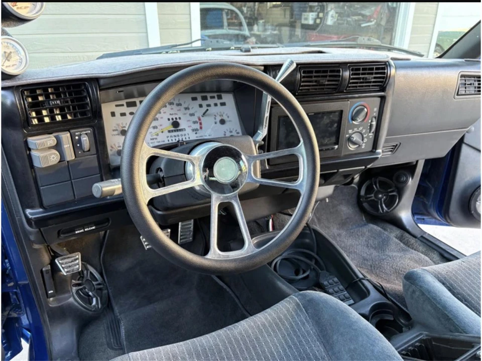 1997 Chevrolet S-10 - Image 9 of 13