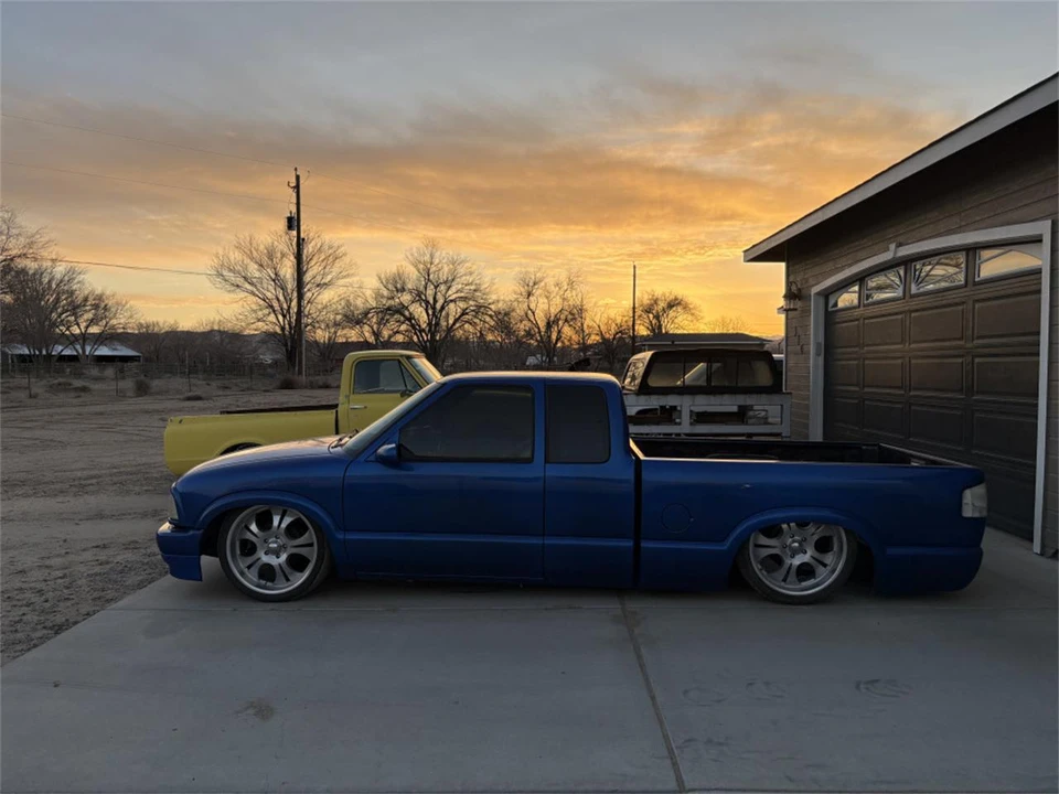 1997 Chevrolet S-10 - Image 2 of 13